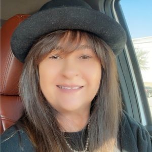 Meet your Posher, Sandy